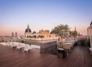 What to wear to Rooftop at Ohla Eixample (Barcelona)? Women & Men Dress ...